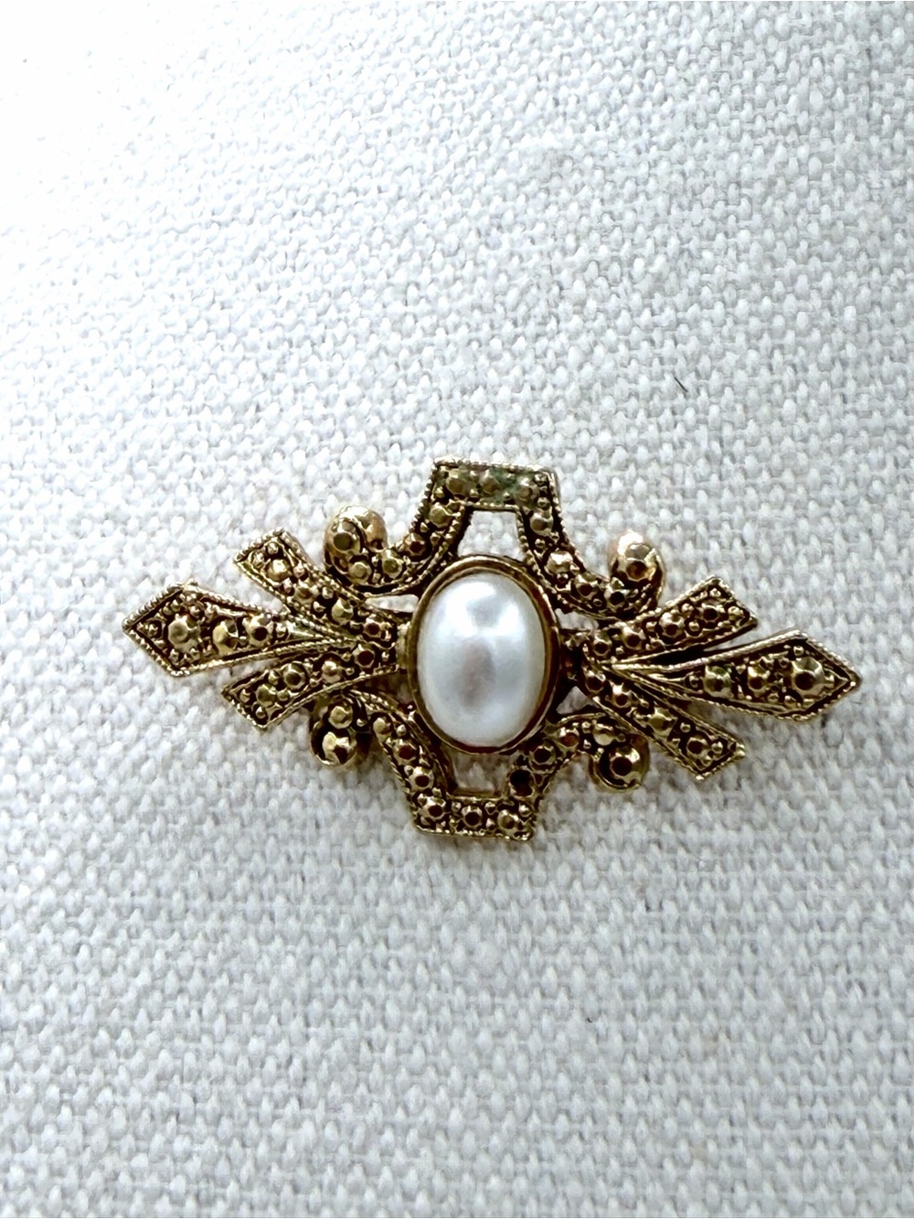 Vintage Victorian Revival Style Faux Pearl Gold-Tone Marcasite Pin Brooch Jewelr